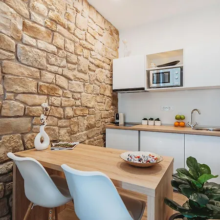 Four Elements Split Apartment Exterior photo