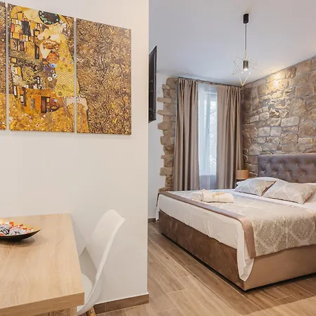 Four Elements Split Apartment Exterior photo
